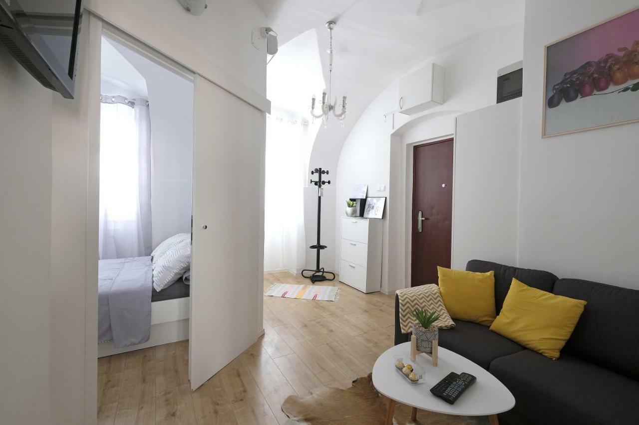 Stone Gate Apartment Zagreb Bagian luar foto