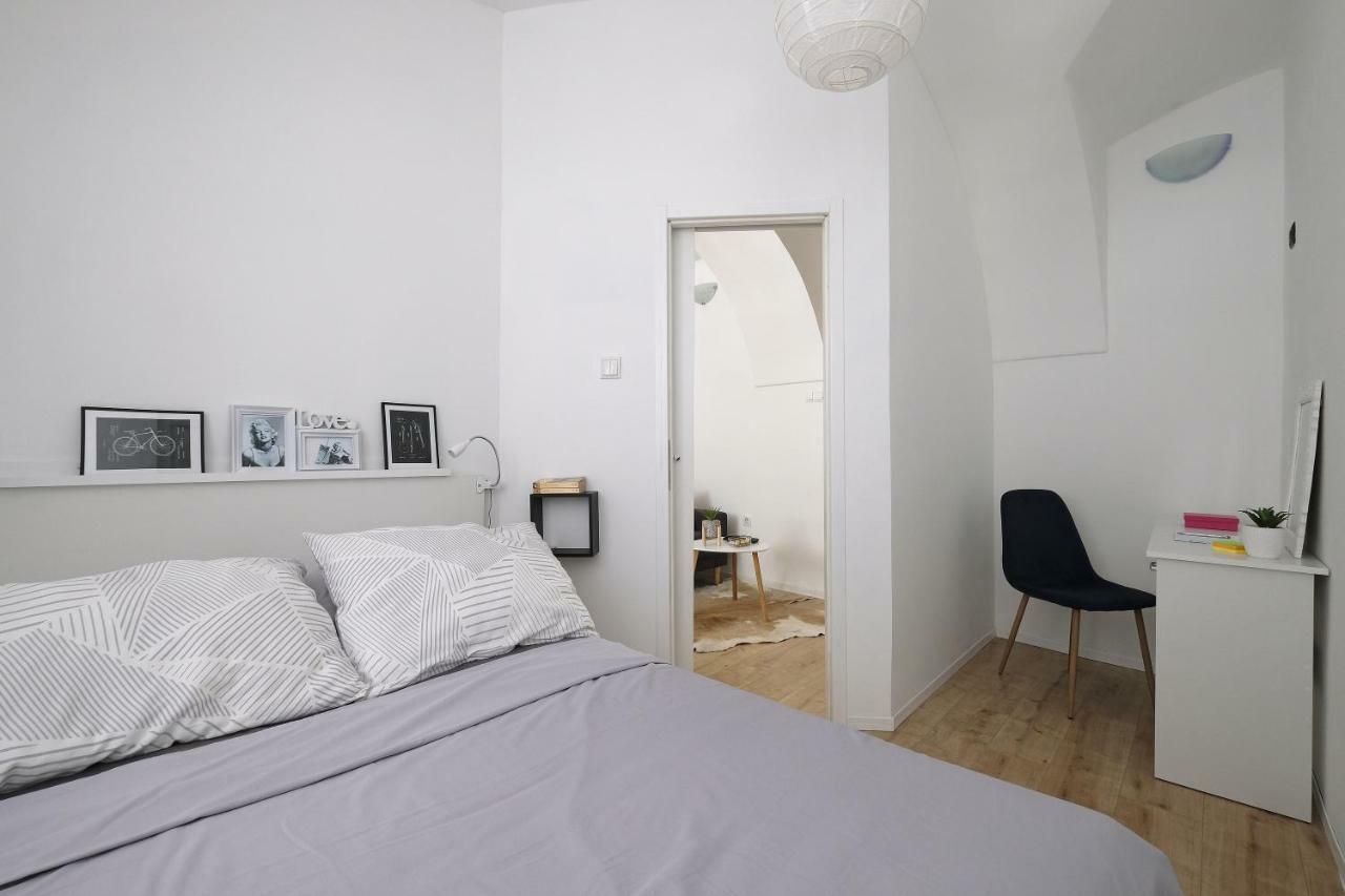 Stone Gate Apartment Zagreb Bagian luar foto