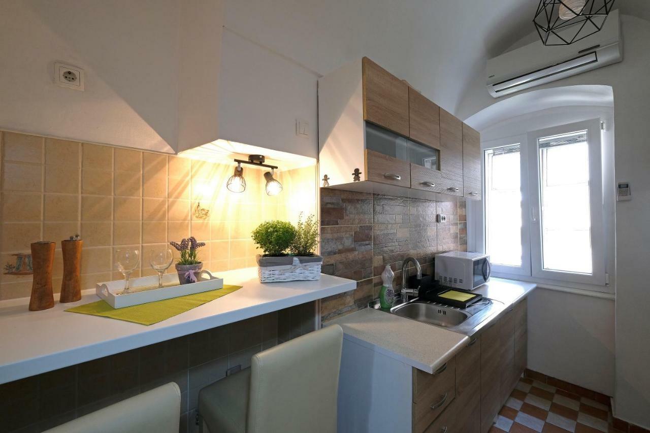 Stone Gate Apartment Zagreb Bagian luar foto